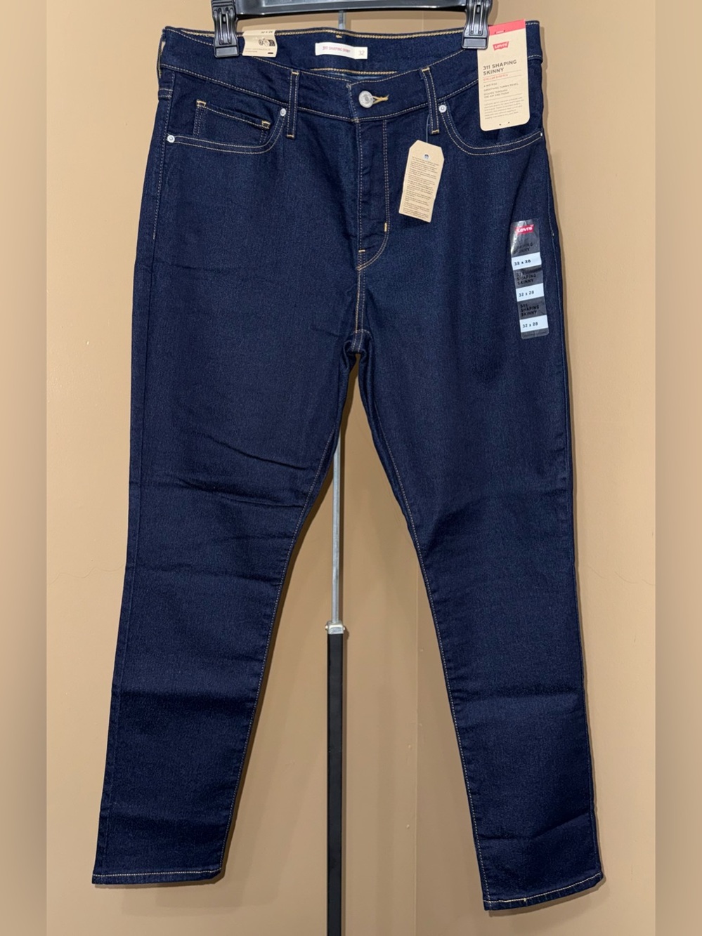 NWT LEVI’S 311 SHAPING SKINNY Dark Blue Jeans. Size 32X28.